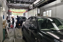 Ô tô nhả khói đen có nguy cơ không đạt kiểm định về khí thải rất cao