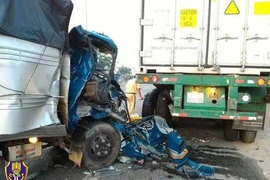 Cục CSGT nói gì về việc đi gần xe container, xe đầu kéo?