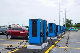 Sẽ xuất hiện siêu trạm sạc xe điện chỉ 15 phút dọc tuyến quốc lộ và tỉnh lộ