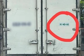 Nhan nhản xe dán tem 'Xe nội bộ' lưu thông trên đường, Luật sư nói gì?