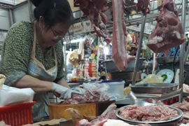 Thịt heo bình ổn giảm giá 3.000 đồng/kg