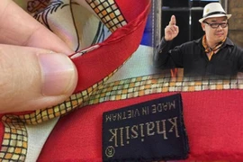 Mới đây khách hàng phát hiện Khaisilk nhập khẩu khăn Trung Quốc dán mác “made in Vietnam"