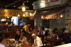 Đại gia Việt nhảy vào mở quán ăn đường phố