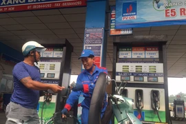 Tiêu thụ xăng E5 ở TP.HCM tăng
