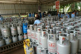 Giá gas lại đồng loạt rủ nhau tăng sốc 18.000 đồng/bình