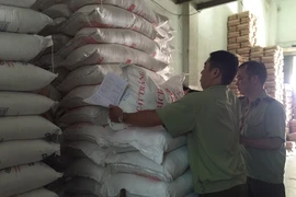 Bất lực với hàng giả thương hiệu nổi tiếng tung hoành ở chợ? 