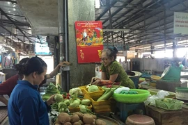 Hiếm thấy: Đỏ mắt tìm rau muống khắp chợ Sài Gòn không ra 