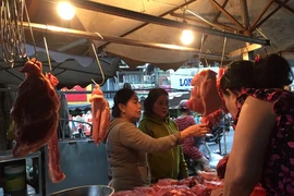 Ba rọi rút sườn 200.000 đồng/kg hút khách ngày 29 tết