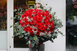 Nhiều đại gia đặt mua hoa tiền triệu tặng người yêu