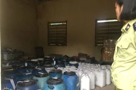 Phát hiện 2.000 lít dầu gội không rõ nguồn gốc