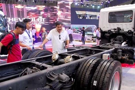 Sẽ quy định chặt chẽ hơn về tỉ lệ nội địa hóa để xác định made in VietNam. Trong ảnh: Triển lãm ô tô Việt Nam tại TP.HCM. Ảnh: HTD