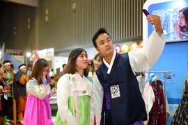 Xin visa du lịch Hàn khách Việt nộp sổ tiết kiệm gốc