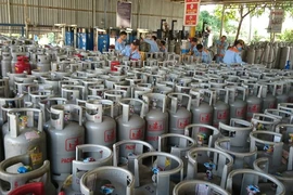 Giá gas tháng 12 tiếp tục tăng thêm 3.500 đồng/bình 12 kg