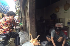 Giá xăng giảm nhưng giá hàng hóa chưa giảm ngay 