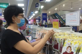 Siêu thị bán khẩu trang kháng khuẩn giá 7.000 đồng/cái