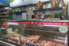 Ông lớn bán thịt heo tận nhà cho khách hàng