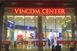 Hàng hiệu tưng bừng khuyến mãi, giảm giá đến 70% 