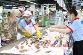 Nhiều mặt hàng tươi sống giảm giá khủng ngày cận tết
