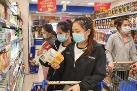 Nhà cung cấp đề nghị siêu thị tăng giá dầu ăn, sữa...