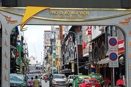 Cận cảnh khu phố Tây sau nhiều tháng đóng băng