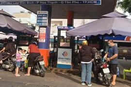 Nhiều cửa hàng xăng dầu tại TP.HCM, An Giang, Lâm Đồng bán lại 
