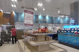 Trứng gà có 'giá tốt' hết sạch sau một tiếng đồng hồ siêu thị mở cửa