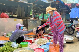 TP.HCM: Mùng 5 tết, tiểu thương chưa bán nhiều, giá thực phẩm vẫn cao