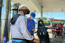 Cử tri kiến nghị giảm thuế, phí xăng dầu: Bộ Tài chính nói gì?