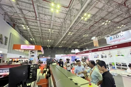 Khách tham quan triển lãm VietAd TP.HCM. ẢNH: TÚ UYÊN