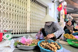 Cử tri phản ánh gặp khó khăn do giá hàng thiết yếu tăng cao theo lương