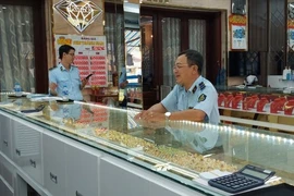 Lực lượng QLTT TP.HCM kiểm tra các tiệm vàng. Ảnh: Cục QLTT TP.HCM 
