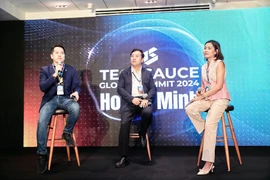 Các diễn giả quốc tế chia sẻ tại hội nghị. Ảnh: TÚ UYÊN