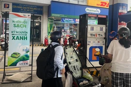 Ngày đầu bán xăng E10 ở TP.HCM: Người dân đón nhận ra sao?