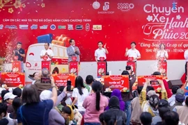 900 người lao động về quê trên những 'Chuyến xe hạnh phúc'