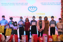 'Em mong mình nhanh hết bệnh, cố gắng học, đi làm, ổn định cuộc sống" 