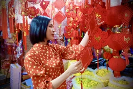 Người Sài Gòn háo hức mang Tết 2023 về nhà
