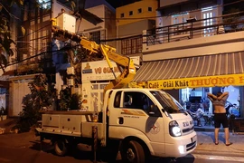 Cháy tại cột điện đêm 30-4, người dân hốt hoảng