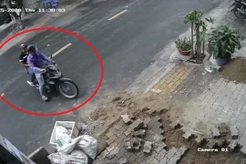 Xuất hiện nhóm trộm bẻ khóa xe máy chỉ trong 6 giây tại quận 7