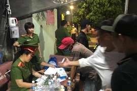Nhiều người ở chợ đầu mối Thủ Đức được đưa đi cai nghiện