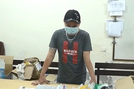 Công an bắt giữ lô điện thoại nhập lậu tại ga Sài Gòn vào cuối tháng 1 vừa qua. Ảnh: NT