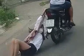 Một người phụ nữ bị kẻ cướp giật kéo lê tại quận Bình Tân vào năm 2020