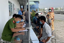 Bị phát hiện dương tính ma tuý, tài xế cho biết do bạn rủ rê