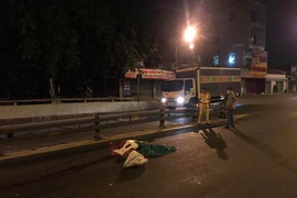 1 người tử vong bất thường ở đại lộ Phạm Văn Đông