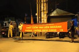 Hình ảnh chốt kiểm tra dịch COVID-19 ở TP.HCM trước giờ G