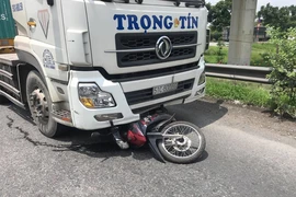 TP Thủ Đức: Xe container rẽ phải tông tử vong người đi xe máy