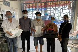 Công an quận 10 phát hiện nhanh nhóm người làm giả giấy đi đường