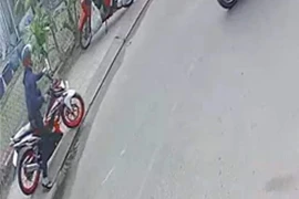 TP Thủ Đức: Khóa xe để đối diện nhà, bị trộm lấy trong nháy mắt