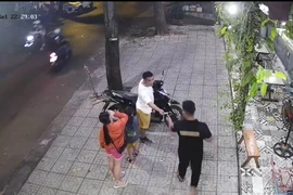 Người nhặt ví chứa 200 triệu đồng khách để quên đã đem trả lại