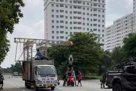 Quá trình thực hiện video chồng đầu khi lái xe máy của Quốc Cơ - Quốc Nghiệp