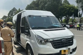 Khách không thắt dây an toàn, tài xế bị phạt 900 ngàn đồng